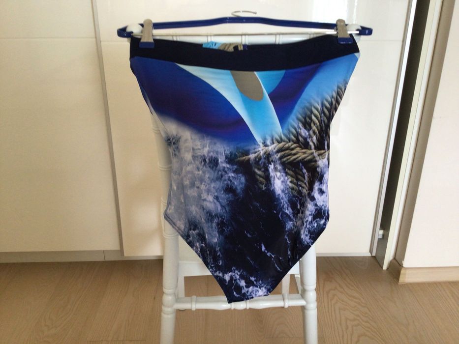 Дамски еднокомпонентен бански тип бандо. Нов