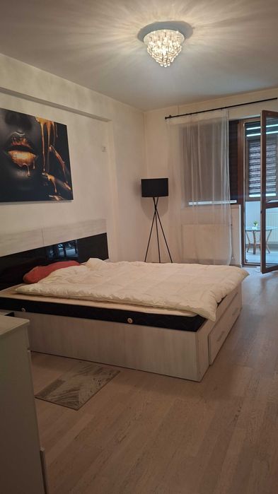 Ofer apartament pentru închiriere
