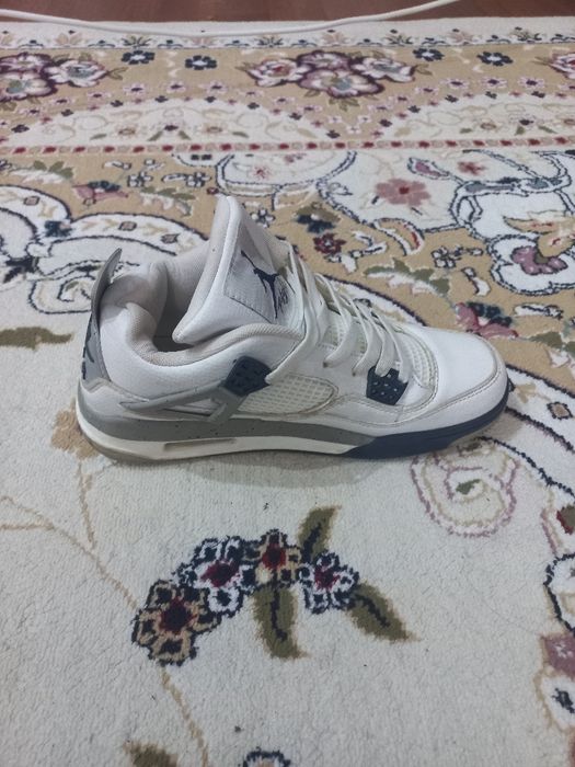 Продаю кроссовки
