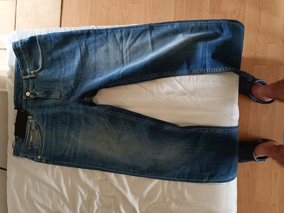 Blugi HUGO BOSS noi cu etichetă