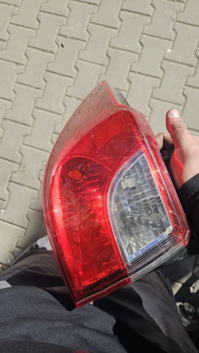 Ляв външен стоп за Mazda premacy 5 2012