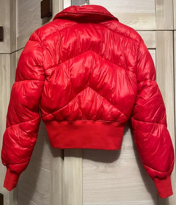 Червено пухено яке