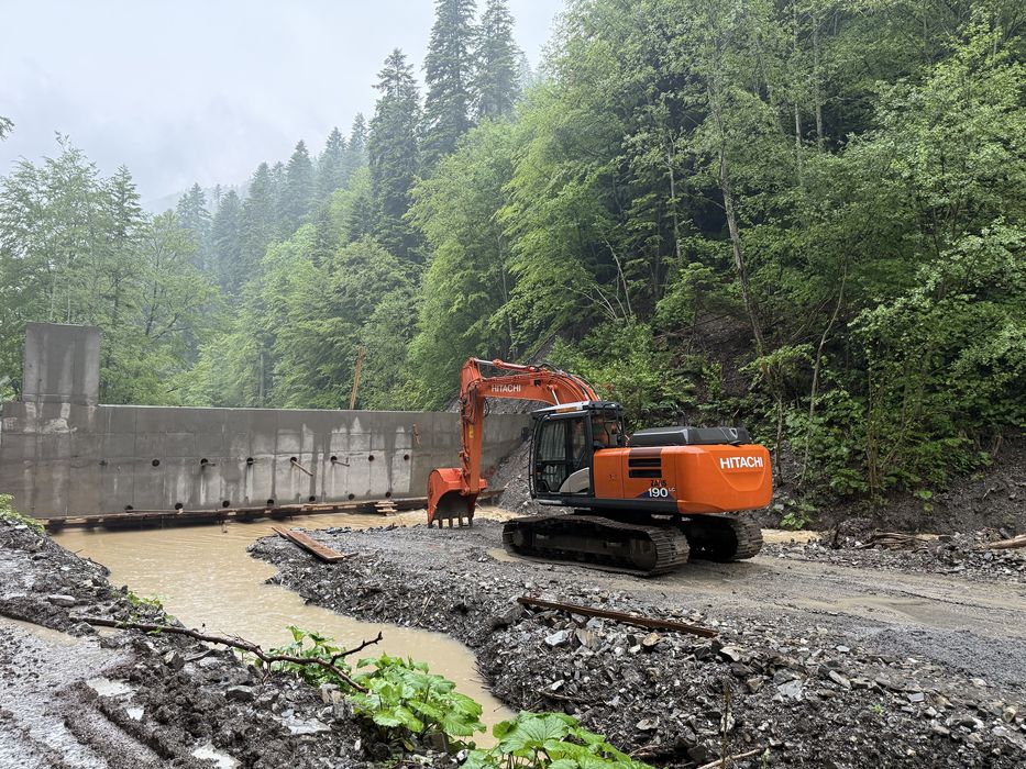 Inchiriere buldozere / excavatoare / buldo excavatoare / camioane