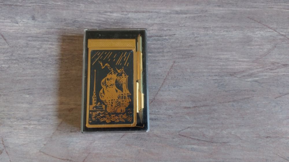 Винтидж тефтерче с метален гравиран калъф