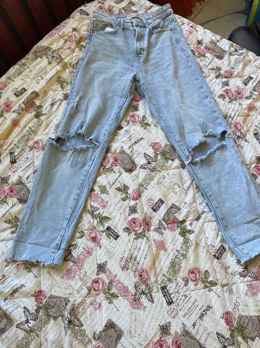 Продавам дънки , носени са много малко