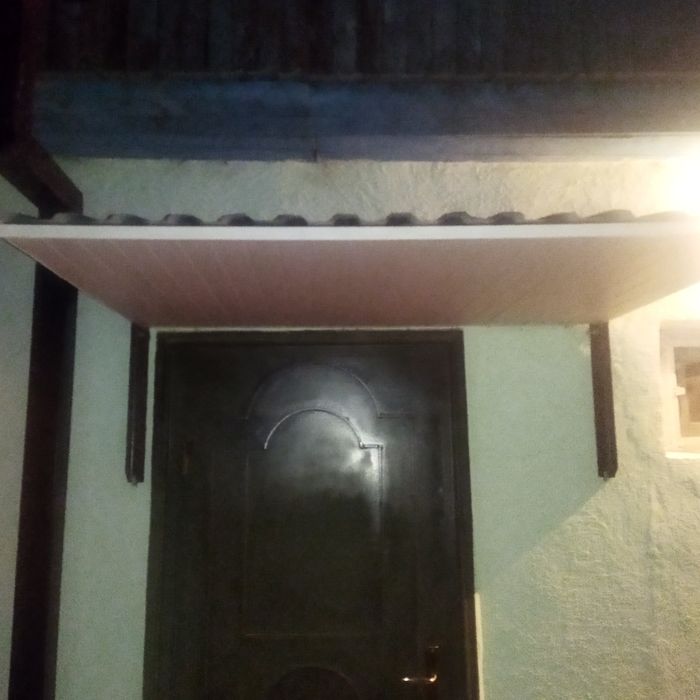 Продается навес над входной дверью