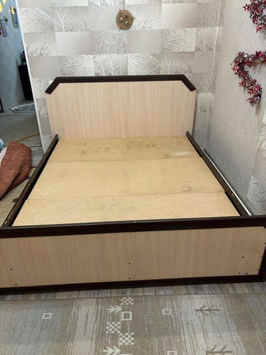 Продам кровать для Спальни.