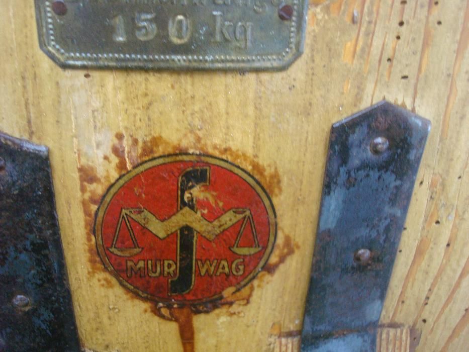 Стар кантар, други старинии и бензинова лампа