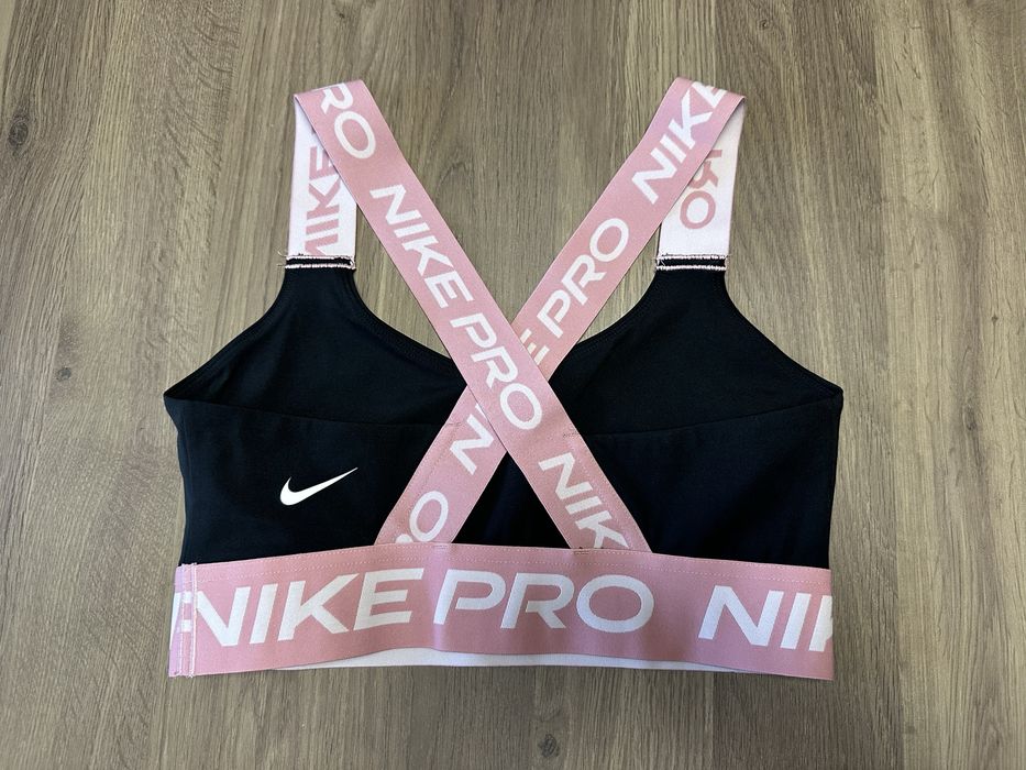 100% Оригинален!! Дамски спортен екип Nike Pro бюстие клин