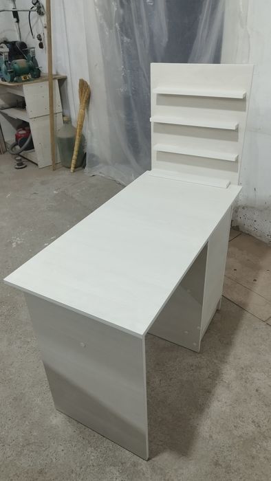 Маникюрный стол продам