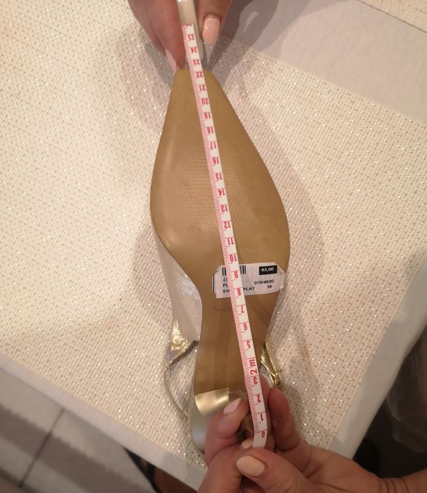 Официални обувки.