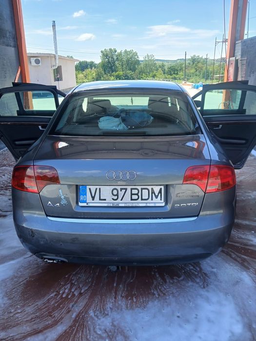 Vând Audi A4, an 2006, motor 2.0 diesel, mașină confortabilă și foarte plăcută la condus, ideală atât pentru oraș cât si pt drum lung !