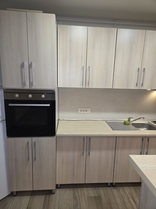 Vand mobila de bucatarie