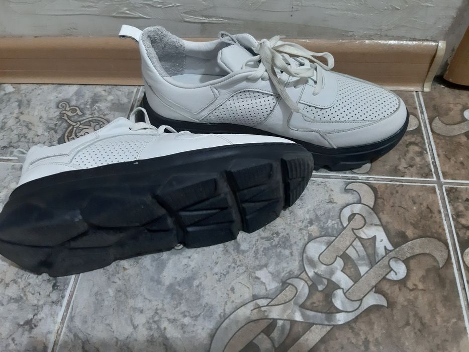 продам кроссовки