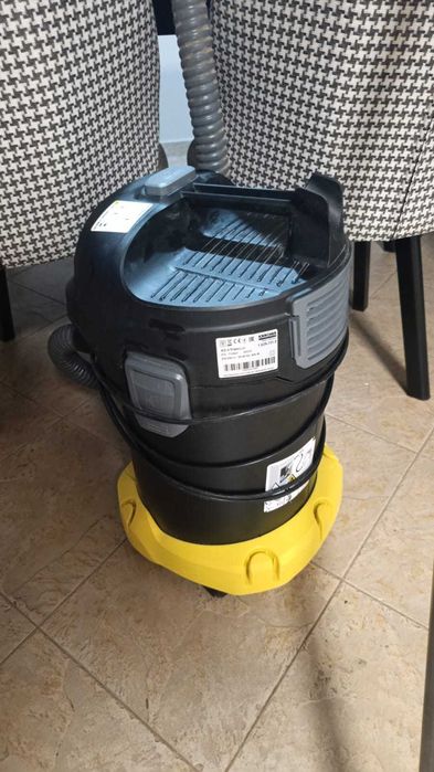 Прахосмукачка KARCHER AD 4 PREMIUM
