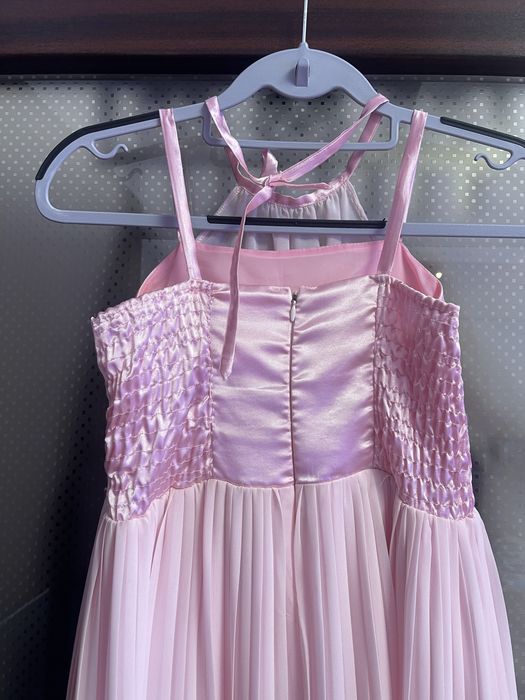Rochie de gala roz pudrat cu detalii argintii - pentru 9-10 ani