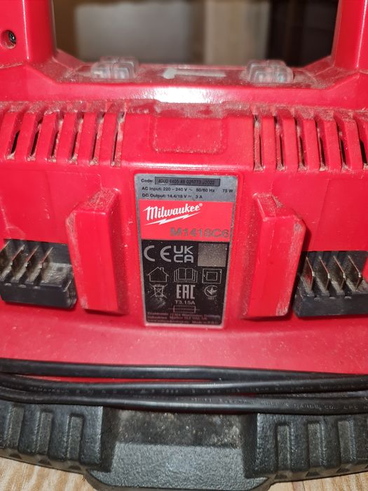 Statie incarcare Milwaukee,  6 acumulatori