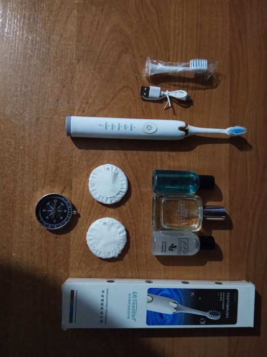 Духи Faberlic и электрическая щётка