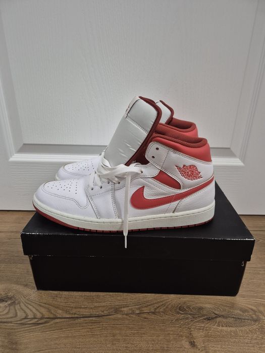 Air Jordan 1 Mid SE "Dune Red"
