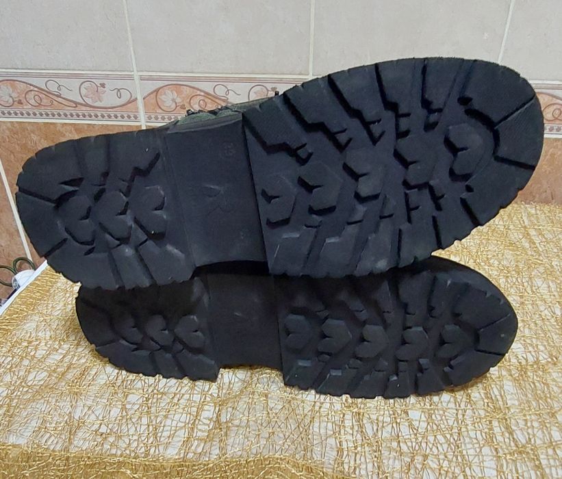 Ботинки размер 38-39