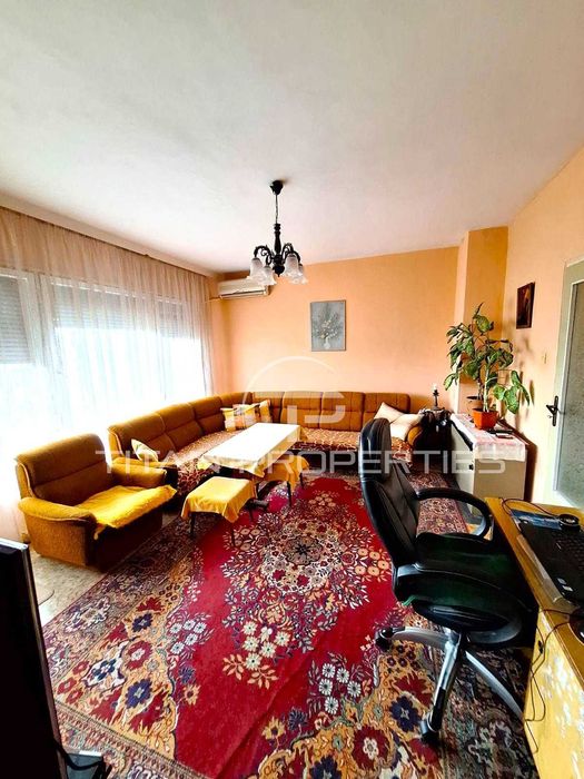 Тристаен апартамент в Центъра