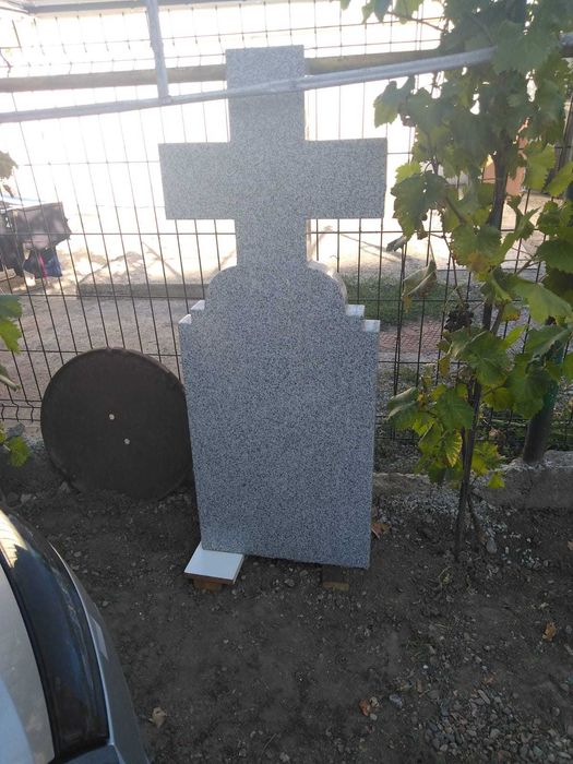 Cruce din granit