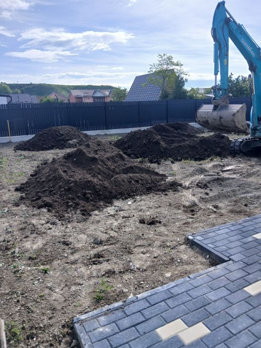 Pamant negru vegetal pt gazon gradina solar
