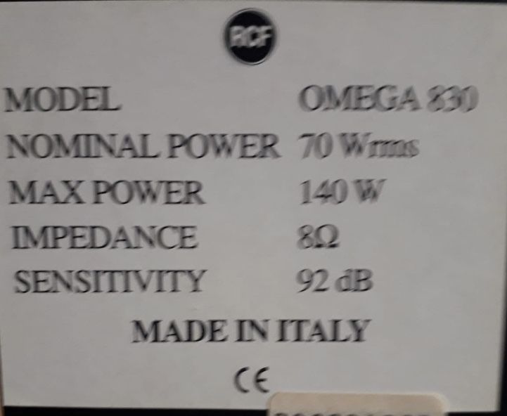 Boxe de podea RCF Omega 830