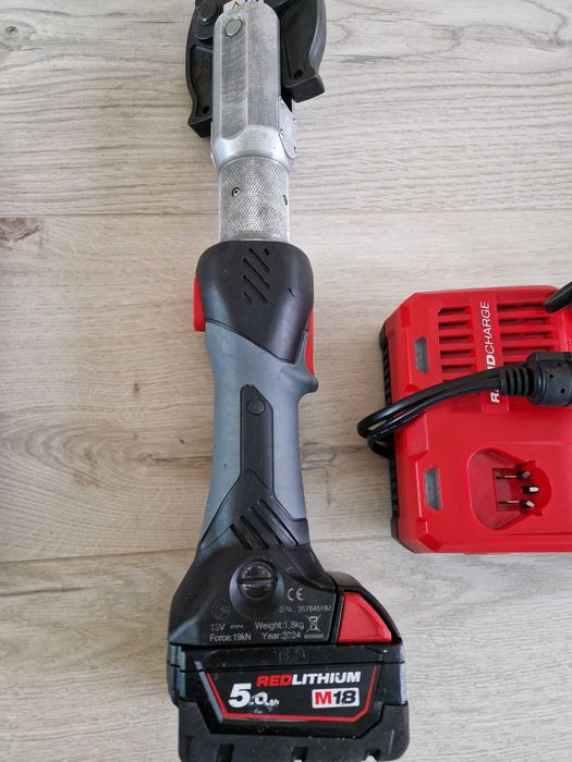 Presa de sertizat Milwaukee M12. wurth 18v