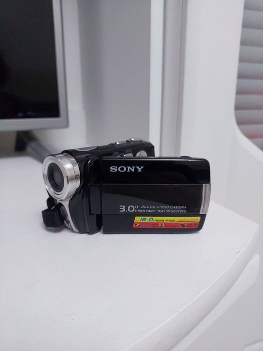 Sony slim 16 megapixel digital video camera