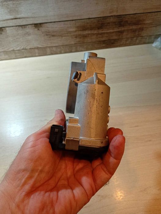 Дроселова клапа Мерцедес s500 306 коня