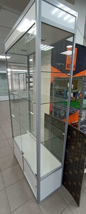 три витрины - стеллажа б/у. Продуманные, качественные, удобные