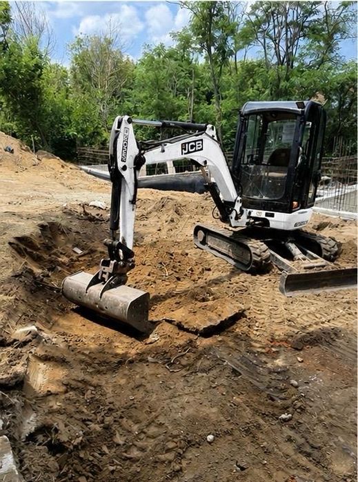 Inchiriez Miniexcavator Si Prestez Servicii