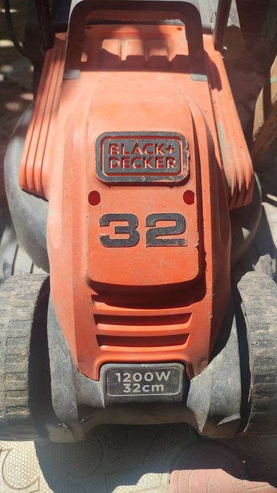 Газонокосилка Black and decker.