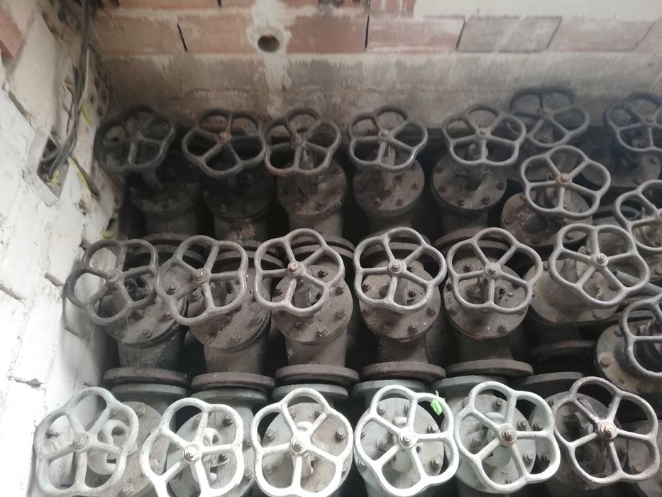 Продавам чугунени спирателни кранове от Ф20 до Ф125мм