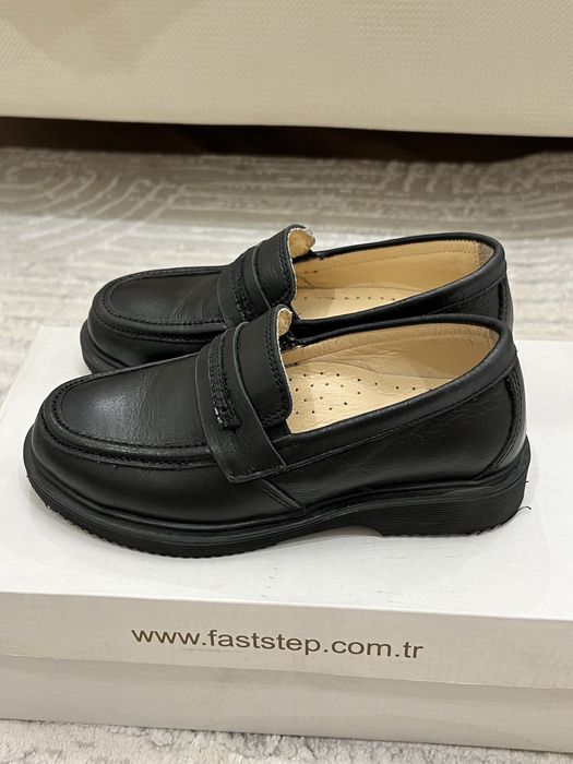 Продам детские туфли