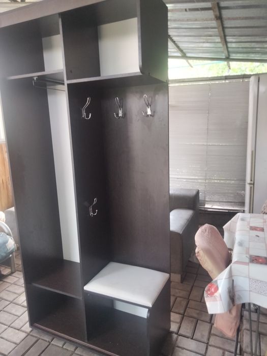 Продам  шкаф для прихожей б/у