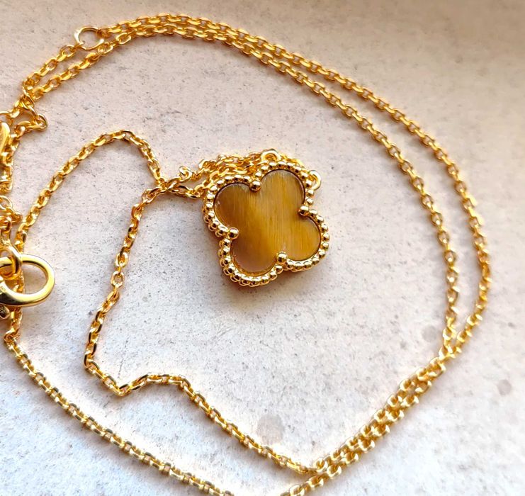 Колие с детелина на Van Cleef & Arpels с камъка тигрово око