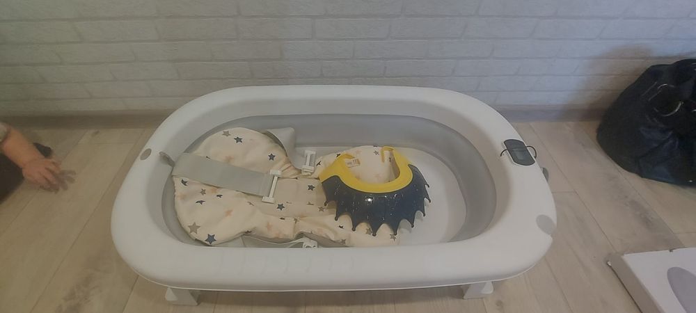 Детская ванночка, весы, кенгуру