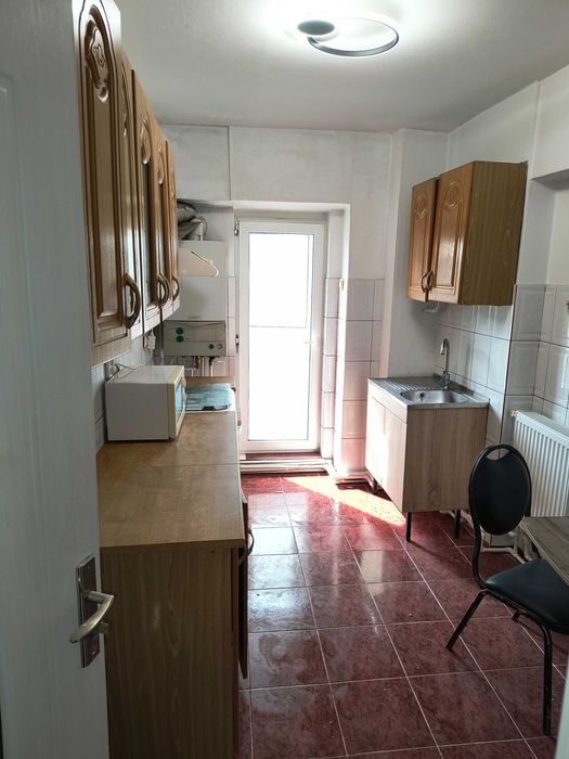 Proprietar închiriez la studente camere în apartament cu 3 camere in Pacurari