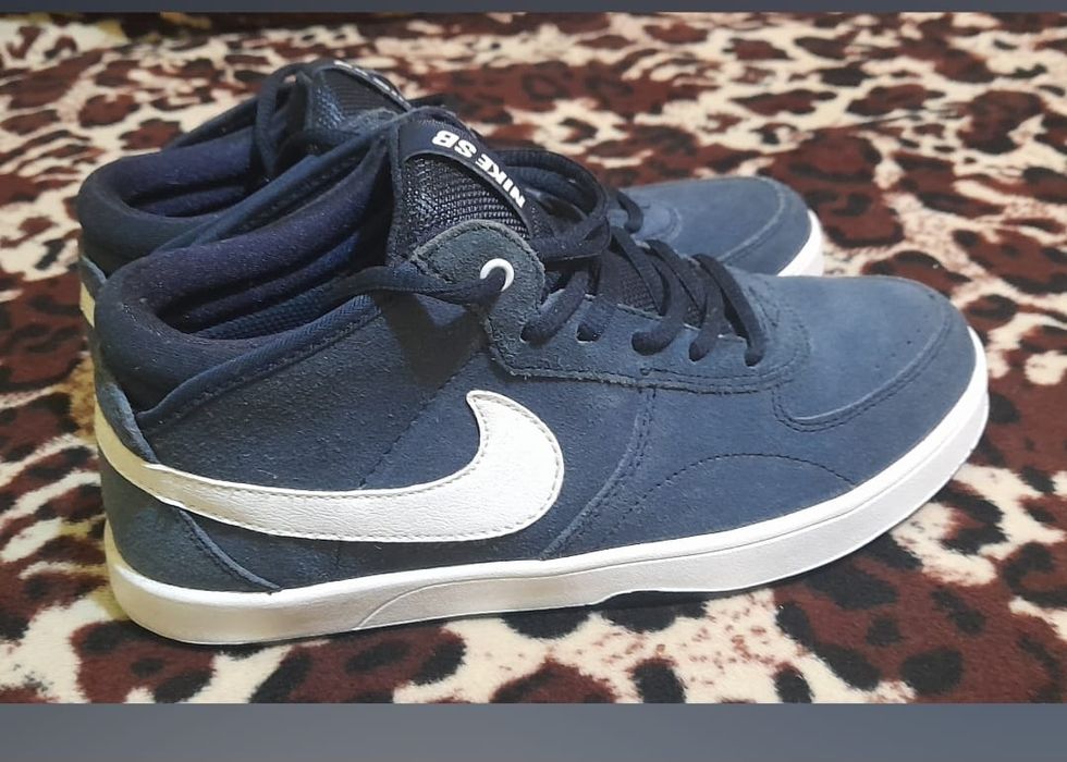Vând urgent adidași Nike mărime 38 noi