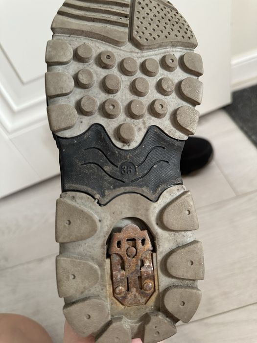 Продам обувь в хоршем состоняии