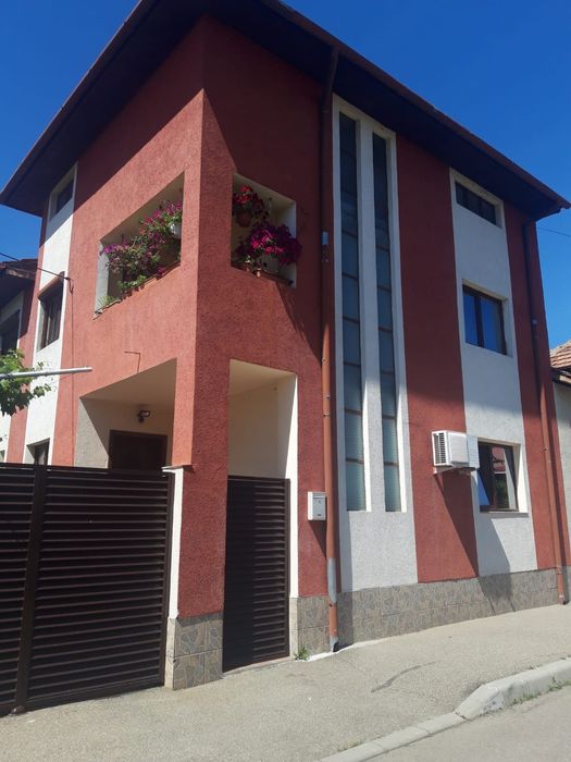 Vand casa in drobeta turnu severin situata pe strada i.minulescu 1 a