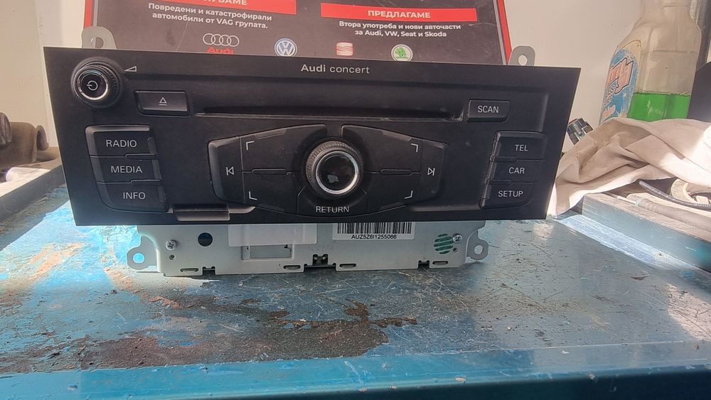 Оригинално радио CD Concert за Audi A4 B8 / A5 / Q5 - 8T2035186P