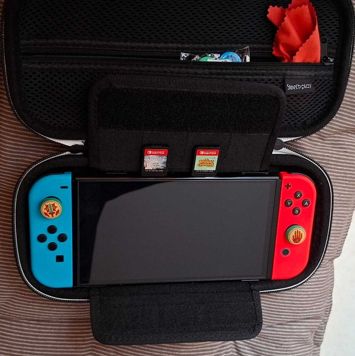 Nintendo Switch OLED + 3 игри + Пълен комплект! Като нова