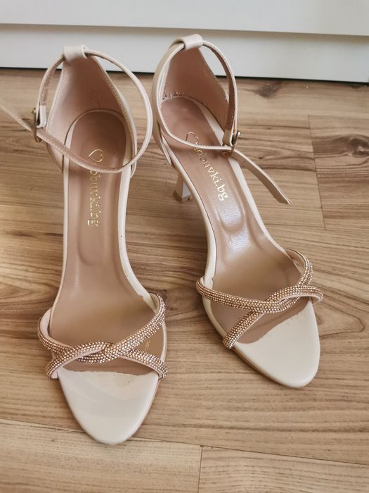 Страхотни сандали на ток