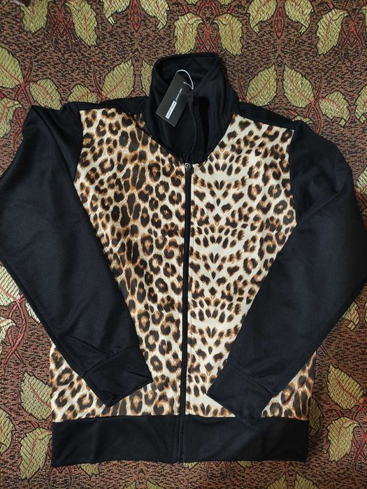 Кофта леопардовая на молнии.