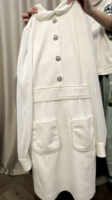 Белое мини платье