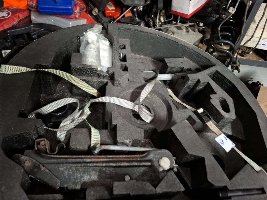 Vand set cric , cheie ,cui tractare