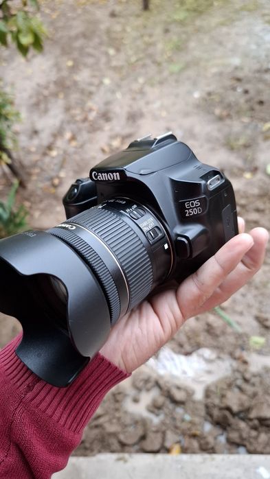 Canon 250D sotiladi